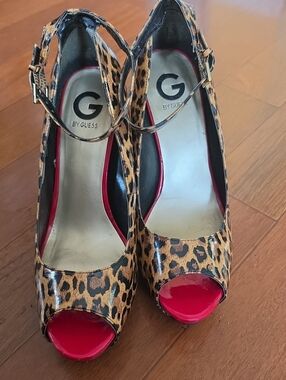 GUESS Leopard Print Peep-Toe Heels with Red Accents Size 11  Heel 5"